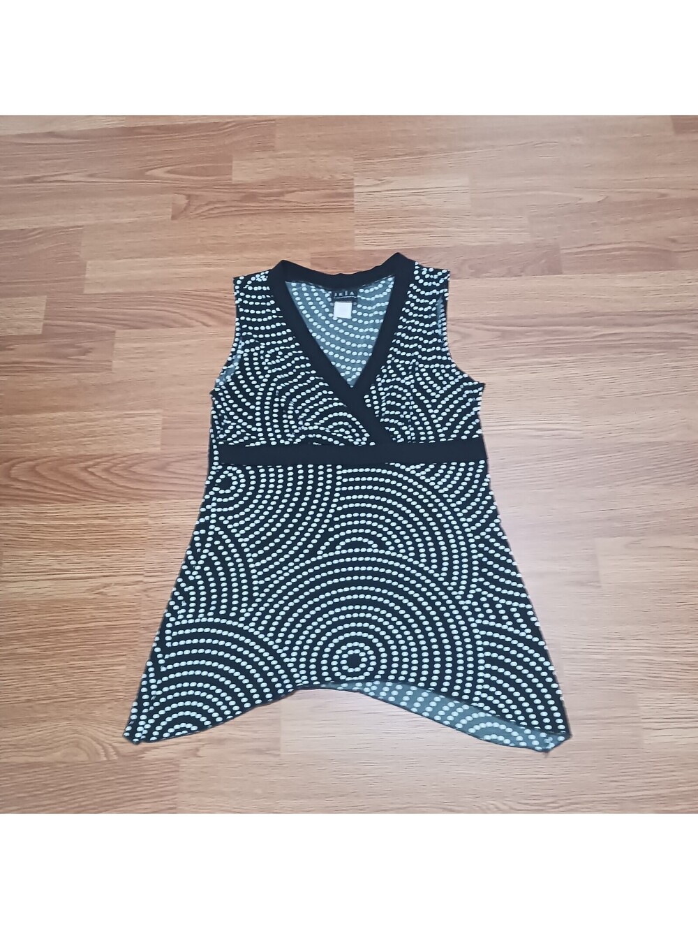 JKLA Women's  Black  White  Pullover Sleeveless  Knit Top Size Medium
